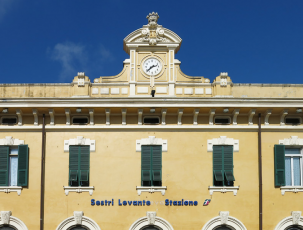 Sestri Levante, in stazione aggredisce un ragazzo e il capotreno: fermata dai Carabinieri