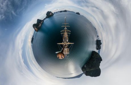 Genova accoglie l’arrivo della Vespucci con la mostra fotografica di Massimo Sestini