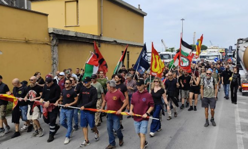 Genova, protesta in porto: bloccate in Francia le armi per Israele, nave arriva vuota