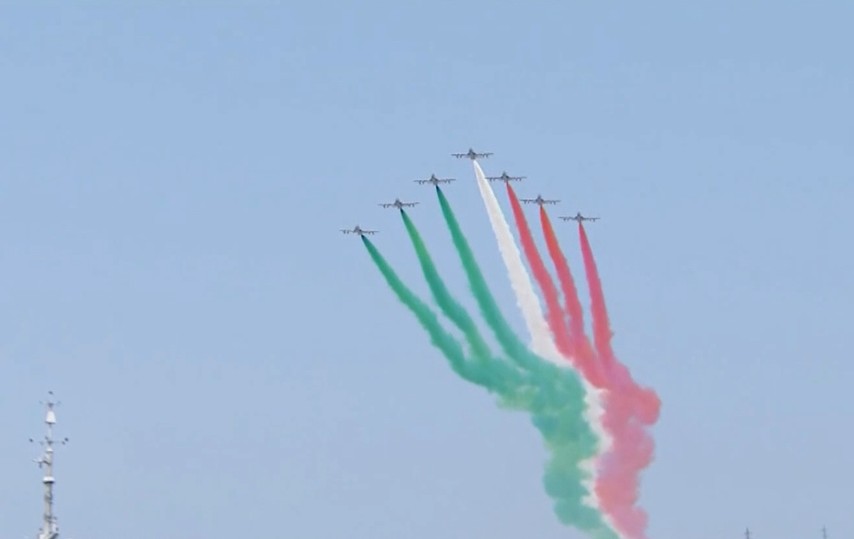 Nave Vespucci e Presidente Mattarella a Genova, l'omaggio delle Frecce Tricolori nel cielo della città