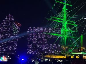 Stupendo show di droni per salutare la Vespucci, ecco le immagini della serata