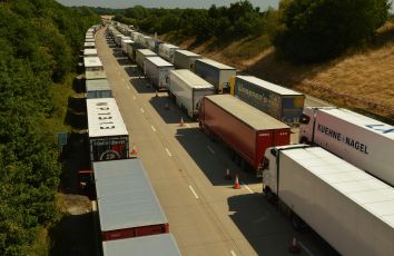 Porti, Trasportounito chiede pagamenti per le attese dei camion e regole certe sulla sicurezza