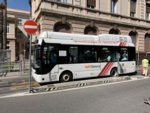 Grande caldo in arrivo: Genova anticipa di due ore la gratuità dei bus per gli ultrasettantenni
