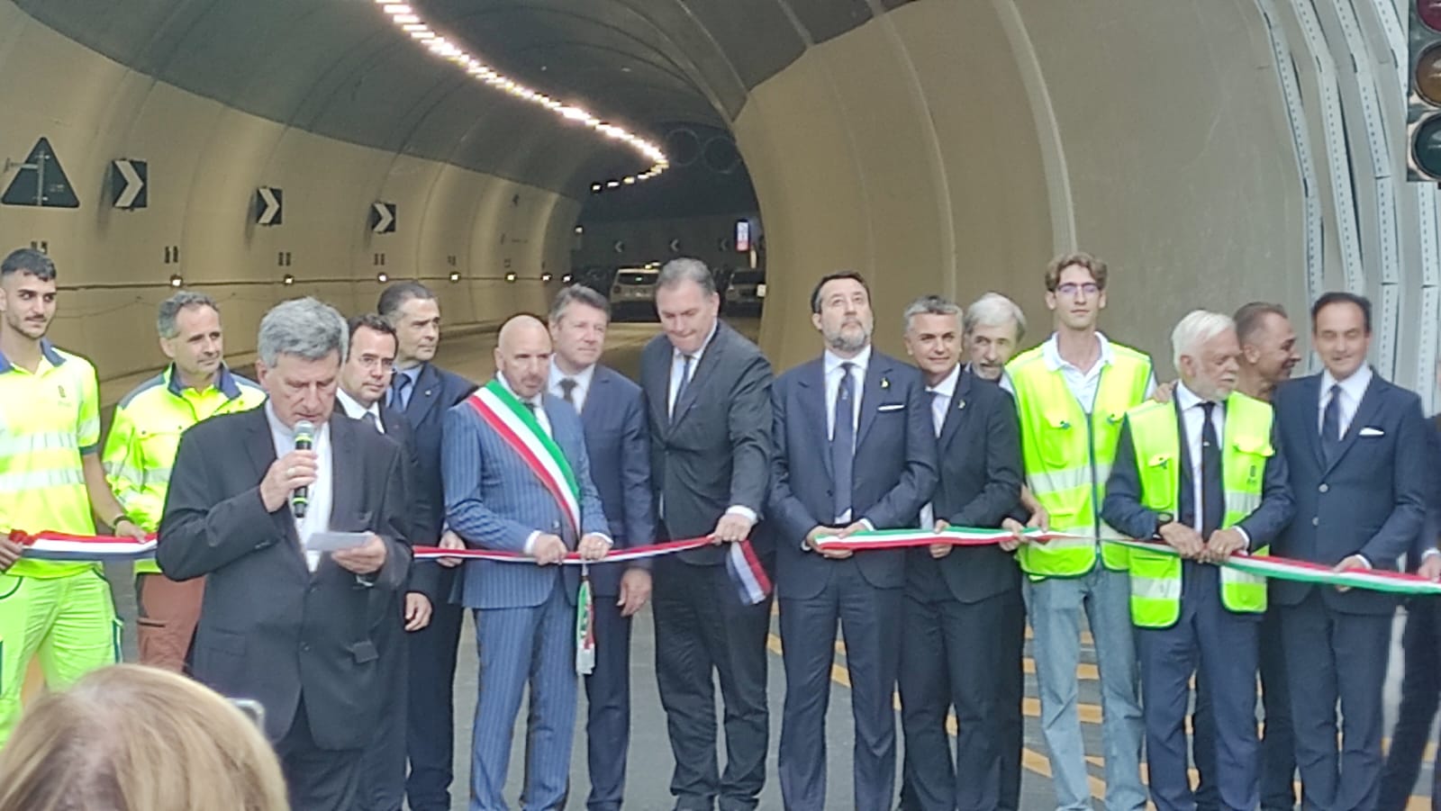 Colle di Tenda, riaperto il tunnel chiuso da 5 anni. Salvini: "Obiettivo attivare il doppio senso entro l'estate del 2026"