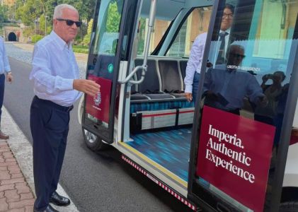 Imperia: parte test al pubblico della navetta TPL a guida autonoma. Sindaco Scajola: "Il progresso arriva solo se si ha coraggio"