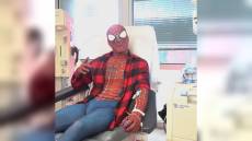 Sanità, donazione sangue e plasma: la campagna di comunicazione arriva anche su bus e stabilimenti balneari della Liguria