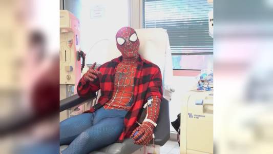 Sanità, donazione sangue e plasma: la campagna di comunicazione arriva anche su bus e stabilimenti balneari della Liguria