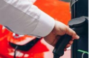 Tesla rivoluziona la ricarica: nasce Oasis, la prima stazione solare completamente indipendente