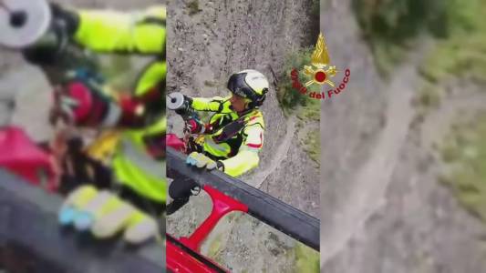 Operaio precipita da ferrata di Crocefieschi, trasportato in elicottero al San Martino