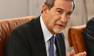 Porti, Musumeci annuncia la riforma: "Entro l'anno un nuovo assetto per un Mediterraneo più competitivo"