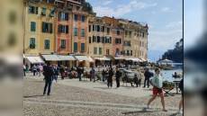 Portofino, giro di vite Comune per decoro Borgo: vietati accattonaggio, girare a torso nudo o in costume e rumori oltre mezzanotte e mezza
