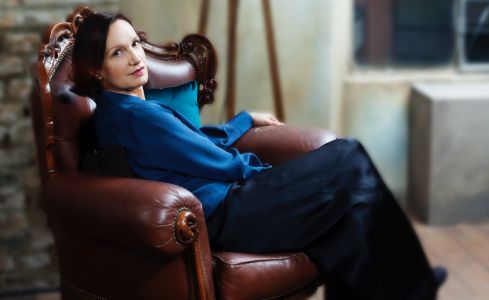 “Eneide, un racconto mediterraneo”: Maddalena  Crippa al Museo dell’Arte Vetraria di Altare