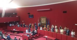 Commozione in consiglio comunale, lutto per l’agente Gaglia morto a 31 anni in un incidente a Struppa