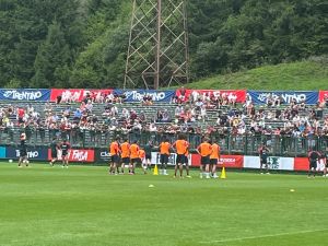 Genoa, affaticamento per Ekuban mentre rientra Cuenca. Pressing dell'Inter su De Winter