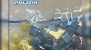 Genova, arrestato spacciatore in via Prè: sequestrate 54 dosi tra cocaina ed eroina