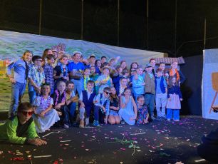 Crevari: sul palco decine di bambini in lingua genovese, la parodia di Scignoria! e Benvenuti in Liguria