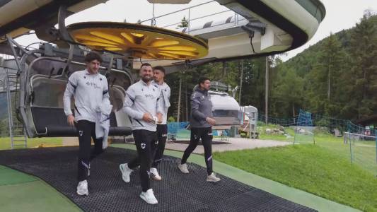 Sampdoria, pranzo di gruppo in baita: accenno di karaoke e dessert "controllati" dal medico