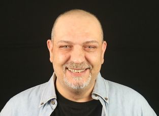 Teatro Garage Estate: Fabio Fiori a Villa Migone con “Cinque minuti e arrivo”