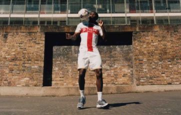 Genoa, svelata la seconda maglia nel segno della Croce di San Giorgio