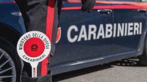 Savona: picchia il marito col manico della scopa, denunciata vecchietta terribile