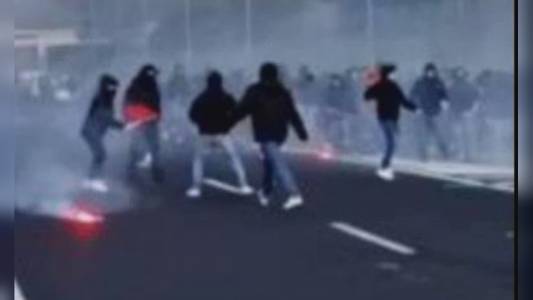 Scontri dopo Genoa-Milan, denunciati tre ultrà: perquisizioni e sequestri