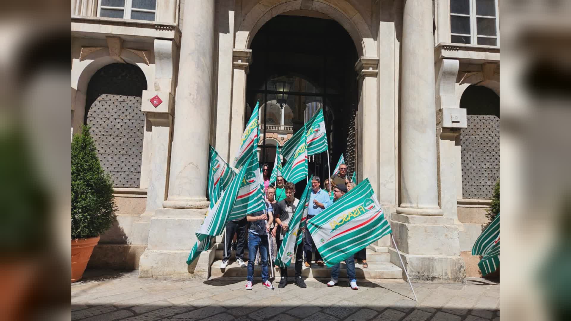 Nove guardiani licenziati a Genova, presidio davanti a Tursi per chiedere tutele