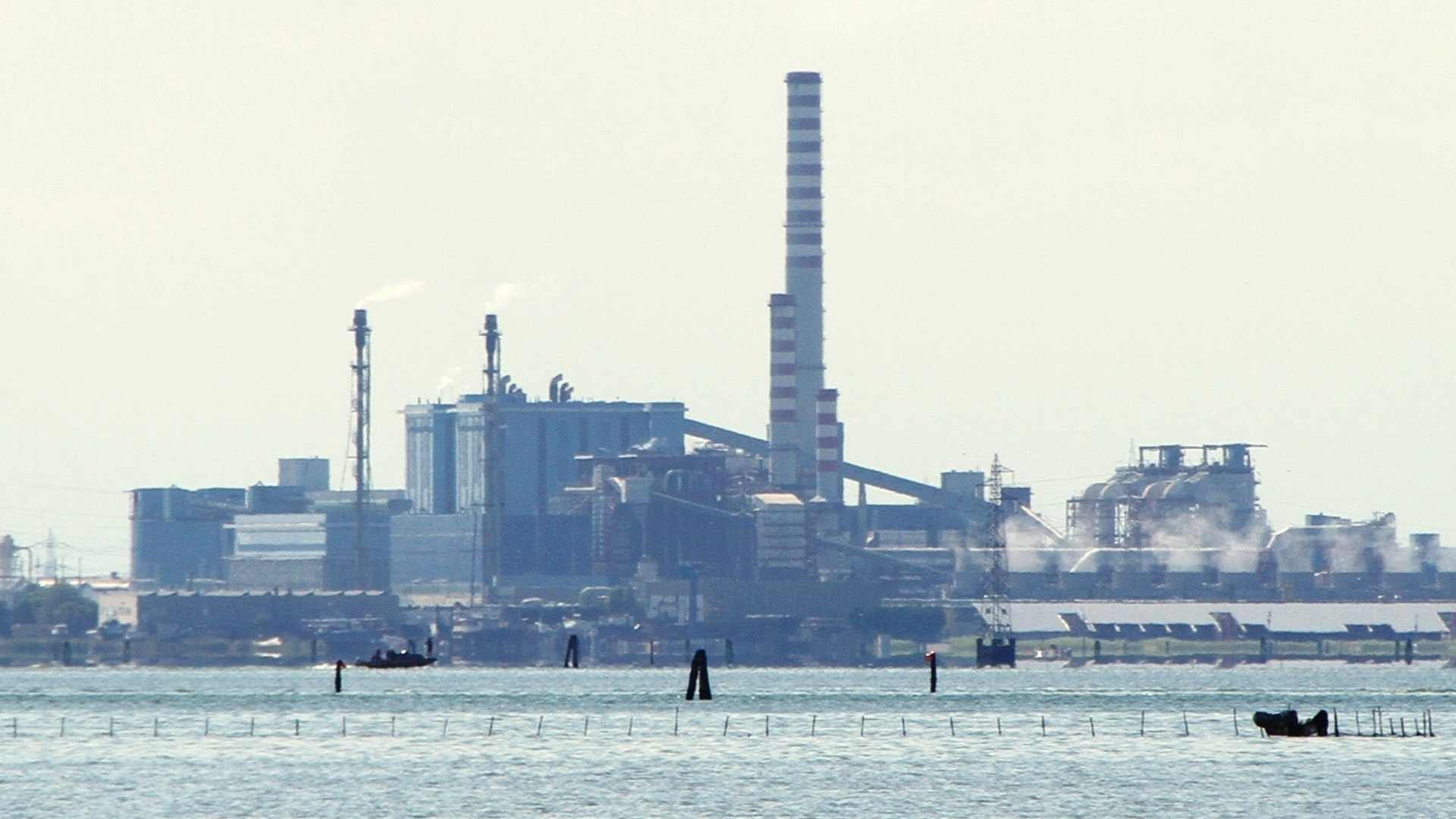 Transizione energetica, Urso: "Le centrali a carbone resteranno pronte ad uso in emergenza"