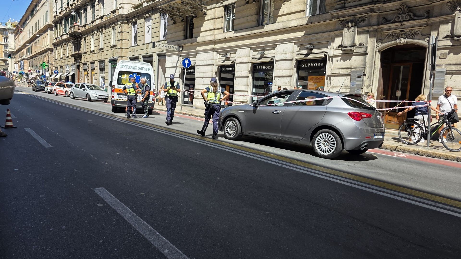 Genova, uomo investito in via XX Settembre da un’auto della Guardia di Finanza: é grave 