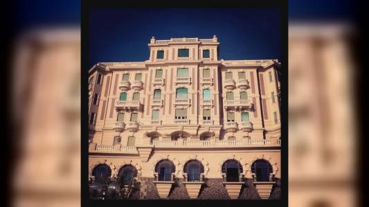 Genova, in vendita il palazzo storico di corso Italia: ultimi inquilini sotto sfratto