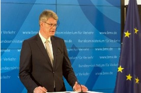 Deutsche Bahn: il ministro Schnieder congeda l’AD Richard Lutz, "Accuratezza prima della velocità"