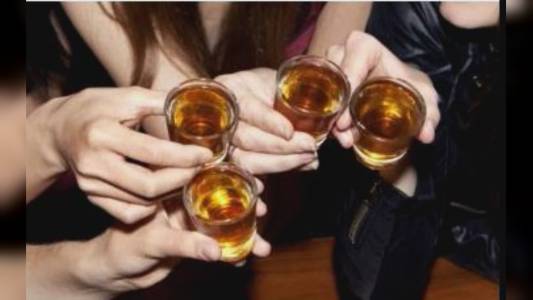 Notte di eccessi nel Tigullio: sei minorenni in ospedale per intossicazione da alcol, tre in coma etilico