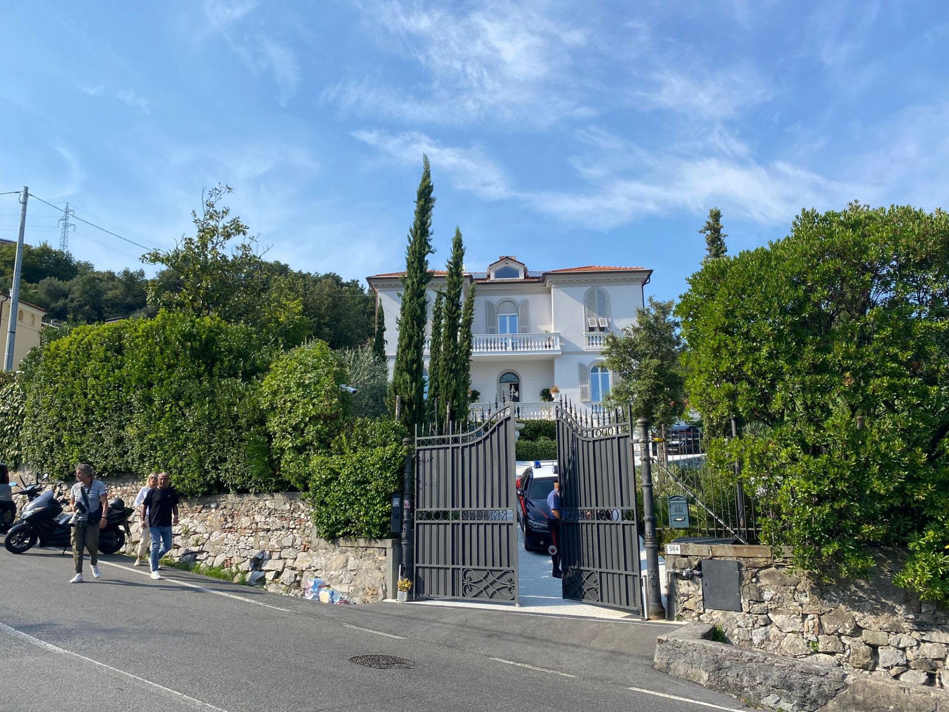 La lotta di Tiziana Vinci e i messaggi del marito, resta l’ombra della premeditazione