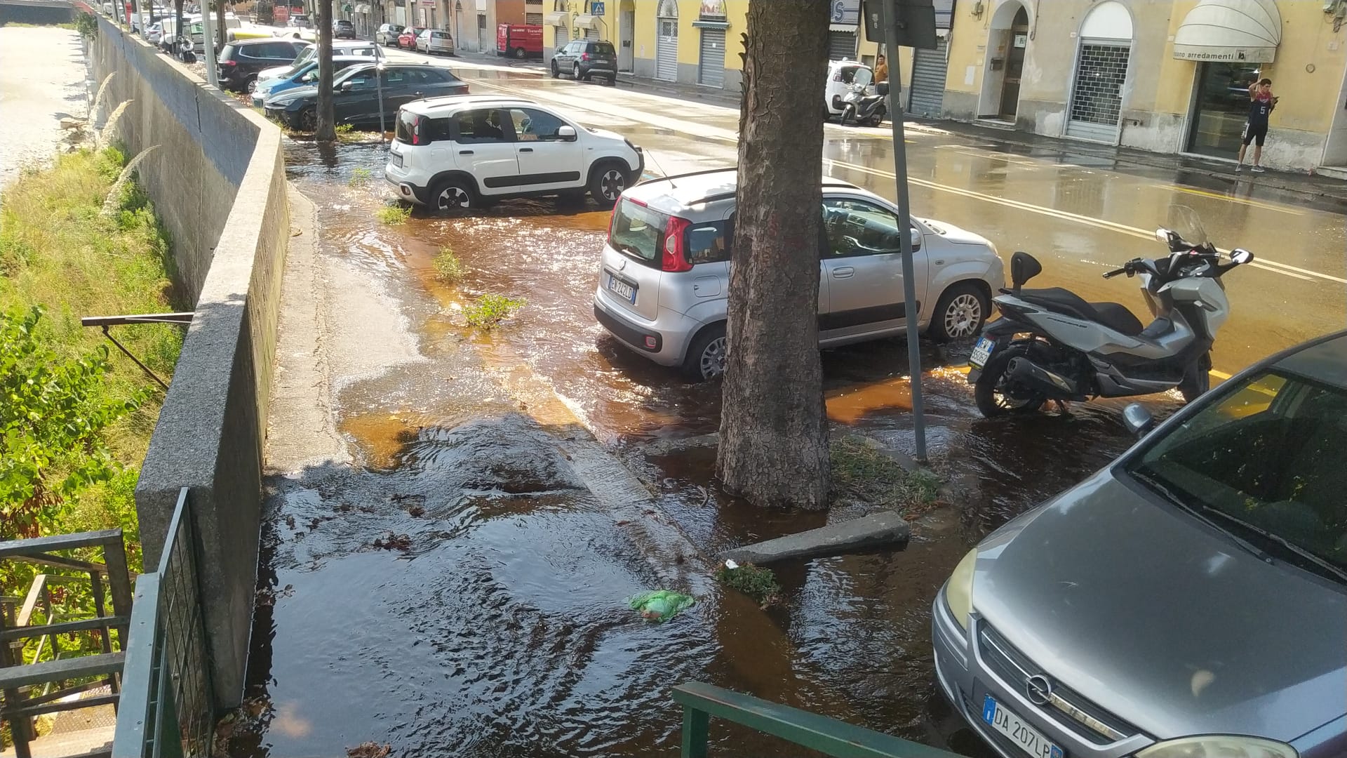 Tubo rotto a Staglieno, torna l'acqua nelle case