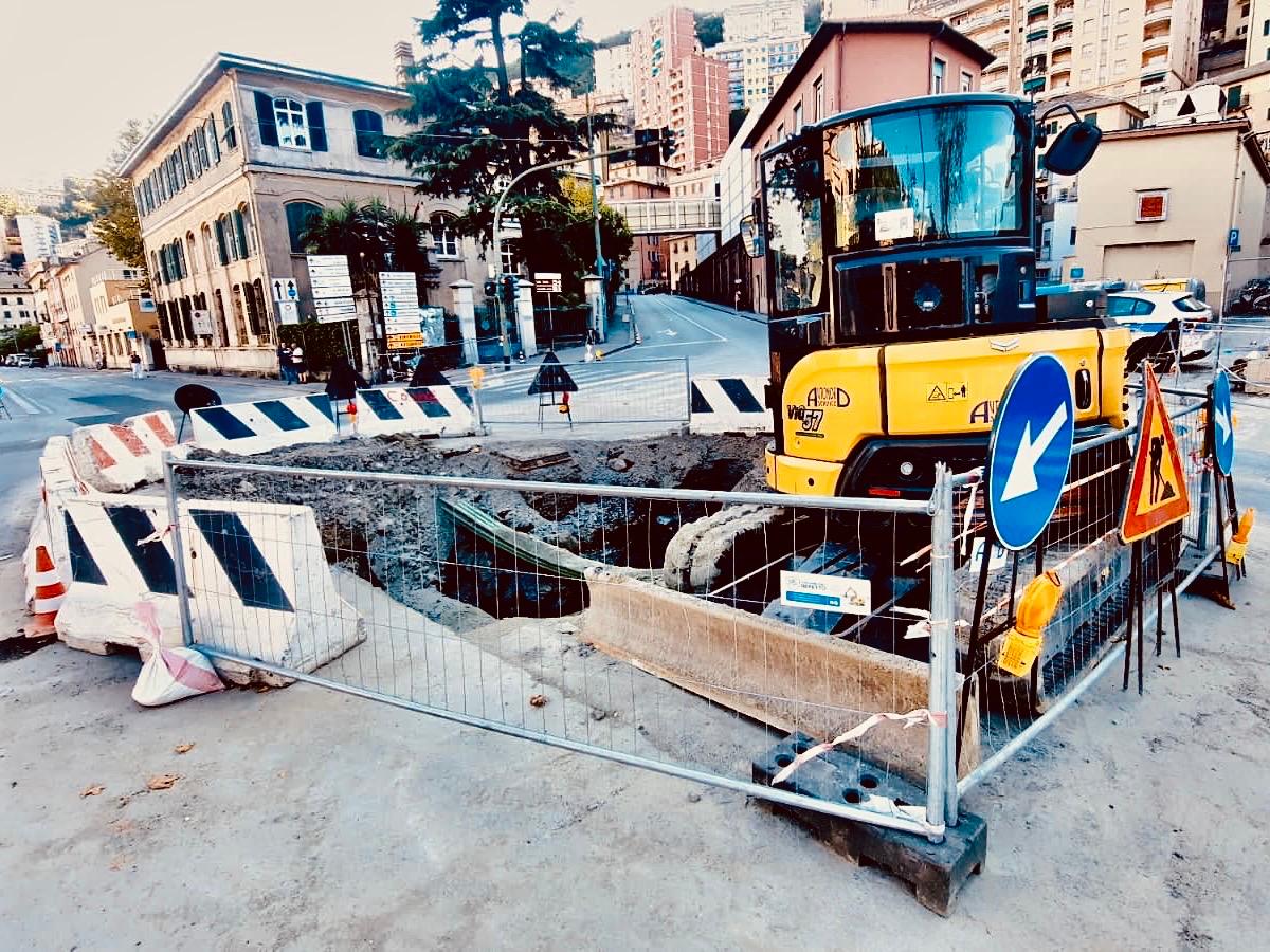 Allagamento a Staglieno, sindaca Salis: "Esplosione causata da tubi vecchi, viabilità ripristinata da lunedì pomeriggio"