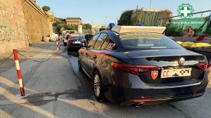 Rissa con cocci di bottiglia a Genova, carabinieri in cerca di due giovani