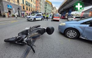 Scontro auto-moto in via Gramsci, due persone all'ospedale