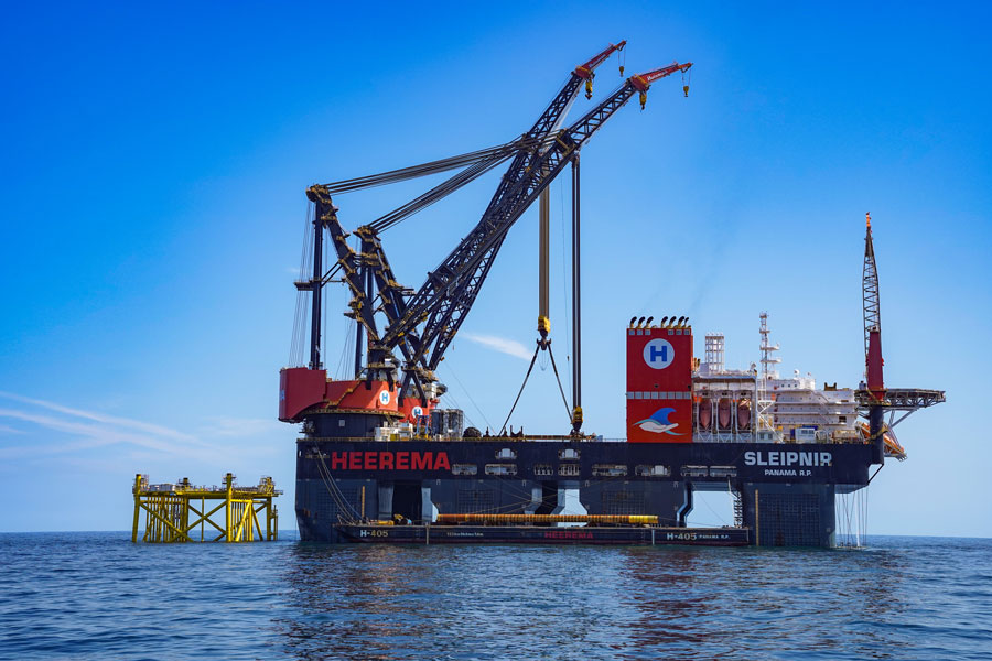 Posata al largo dell’Inghilterra la base offshore per il parco eolico East Anglia 3