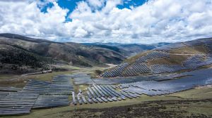 Cina, sul plateau tibetano avanza un impianto solare grande quanto Chicago