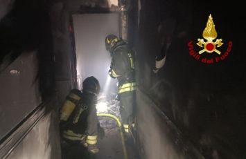 Incendio nella notte in appartamento della Val Bisagno, residenti sfollati