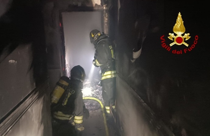 Incendio nella notte in appartamento della Val Bisagno, residenti sfollati