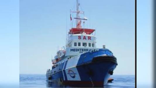 La nave Ong assegnata a Genova vira a Trapani per lo sbarco di dieci migranti