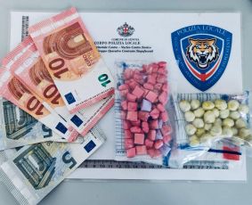 Oltre cento dosi di droga nascoste nei vestiti, 35enne arrestato a Genova