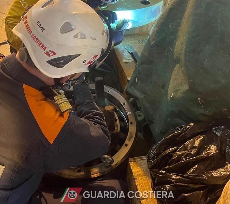 Portacontainer inquinante fermata dalla Guardia Costiera di Genova: irregolarità nelle emissioni di azoto