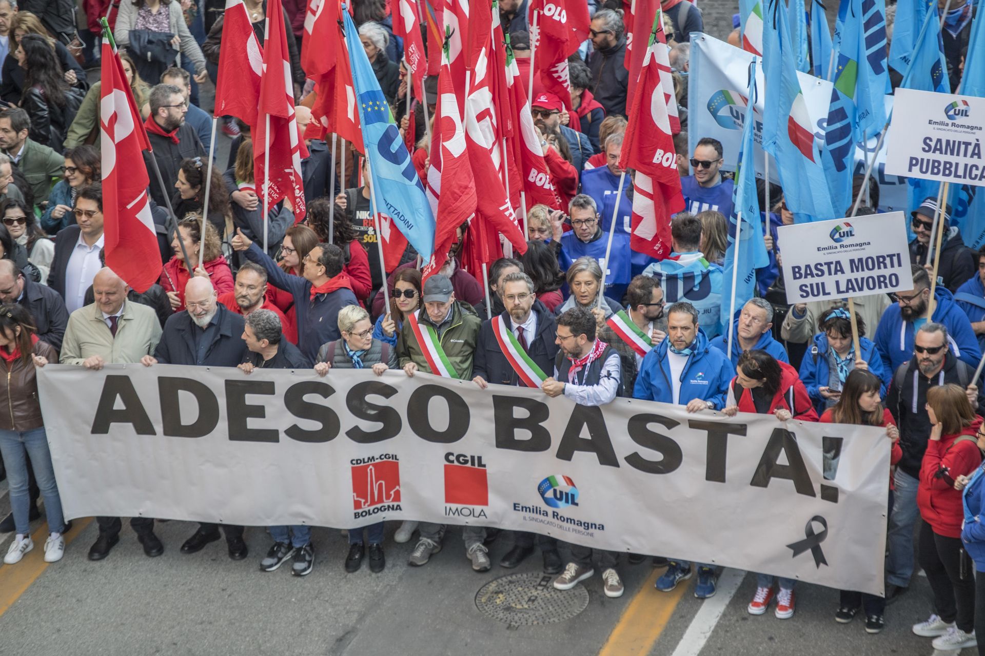 Operaio muore cadendo dal tetto del Comune a Castel Vittorio, sindacati chiedono più sicurezza sul lavoro