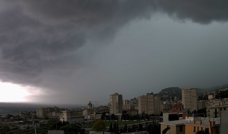 Maltempo, a Genova chiudono parchi, ville, giardini e cimiteri