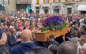 L'ultimo saluto a Fabrizio Pianetti, Genova dice addio al suo 're della notte'