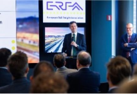 Imprese ferroviarie europee: Feighan lascia, serve un nuovo segretario generale