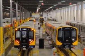 Hitachi si espande negli USA con un team italiano: apre fabbrica con capacità produttiva di 40 carrozze al mese