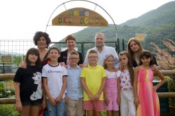 Il record ligure che salva la scuola dalla crisi demografica: a Montoggio 7 gemelli in una classe