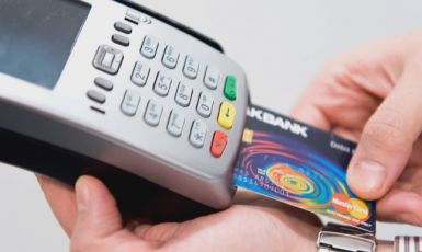 Genova: "Non è obbligatorio accettare pagamenti con il Pos per sigarette", giudice annulla multa a tabaccaio. Moneta elettronica in bilico